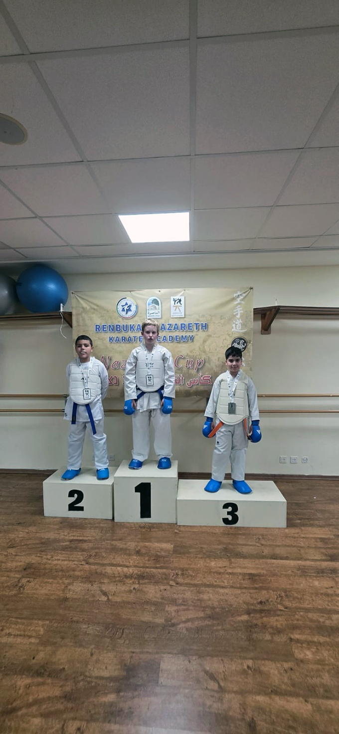 مدرسة حسني عرار للكراتيه وفنون القتال تتألق في بطولة كأس الناصرة القطرية 2025